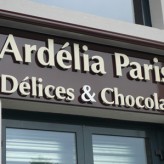 Enseigne lettre boutique de chocolats