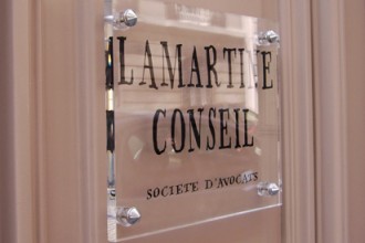 Plaque professionnelle transparente